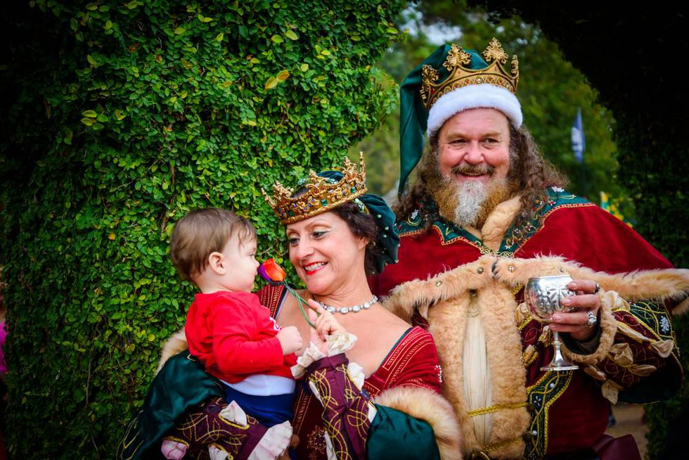 Celtic-Christimas-King-and-Queen-with-Child.jpg