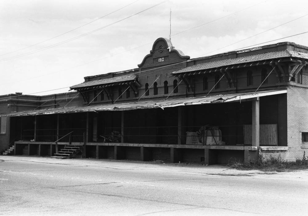 What the Heck Is an Authentic Texas Icehouse?