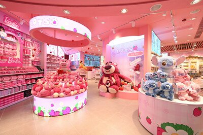 Pink-Design-of-Tsim-Sha-Tsui-Store-Brings-a-Fresh-New-Image-to-MINISO-in-Hong-Kong-Market