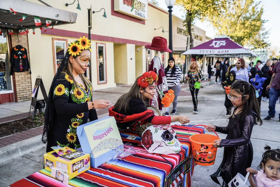 Halloweentown-2023-Itza-Bip-Handing-Out-Candy.png